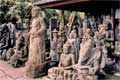 rangée de statues à Batubukan
