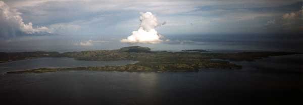 Vue de l'avion de retour: Une île parmi tant d'autres